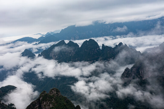 金秀平兰顶丹霞地貌云海烟雨雾景