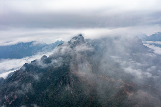 金秀平兰顶丹霞地貌云海烟雨雾景