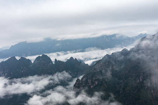 金秀平兰顶丹霞地貌云海烟雨雾景