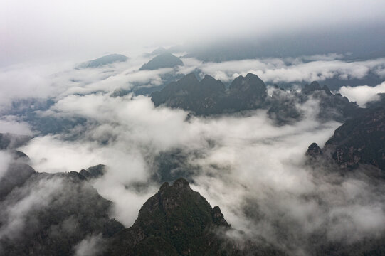 金秀平兰顶丹霞地貌云海烟雨雾景