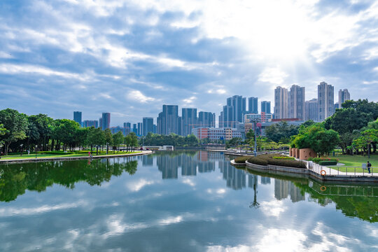 深圳坪山中心公园湖景