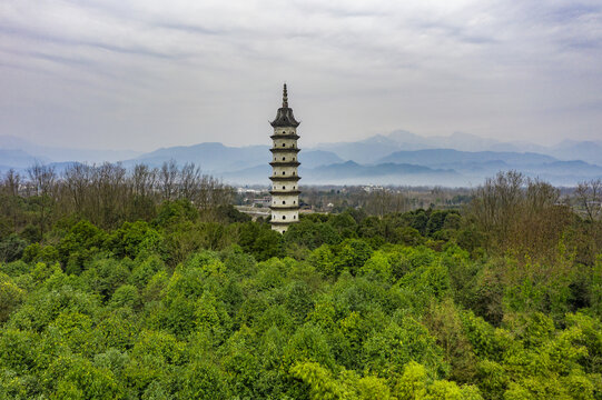 青城山下的古塔