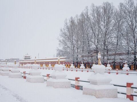 四川阿坝县冬季雪景航拍川西旅游