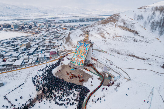 四川阿坝县冬季雪景航拍川西旅游