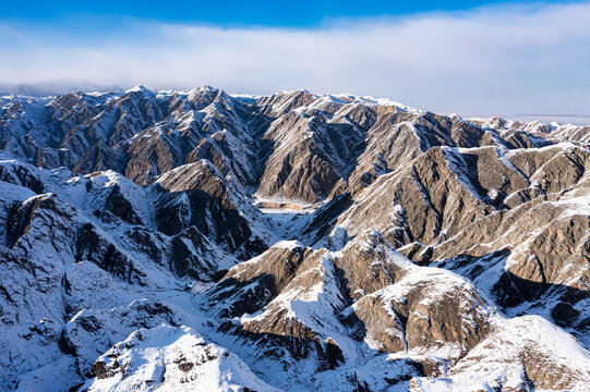 航拍嘉峪关黑山雪景