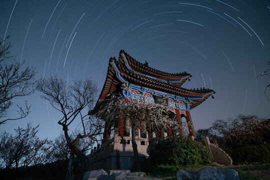 明孝陵梅花山博爱阁星轨