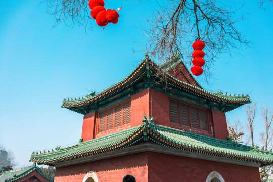 地坛庙会春节氛围红灯笼钟楼