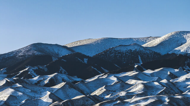 雪落焉支山