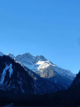 冰雪远山