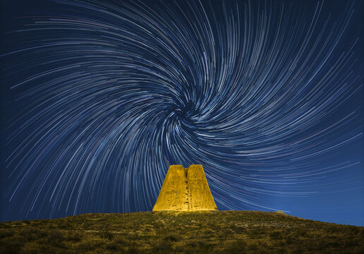 白土岗峰火台星空星轨夜景