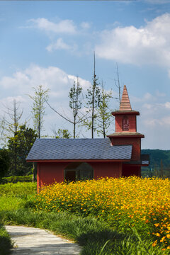 秋天的公园乡村小屋