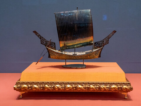银鎏金帆船模型
