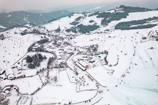 吉林松岭雪村冬季东北农村雪景