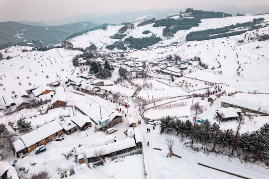 吉林松岭雪村冬季东北农村雪景