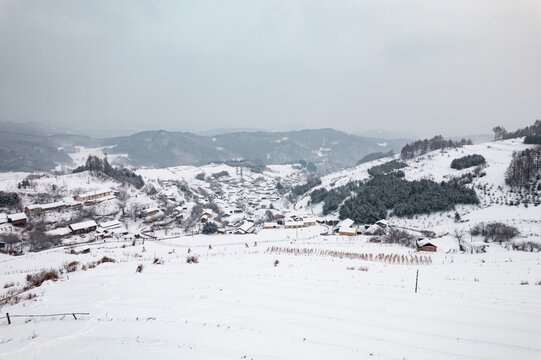 吉林松岭雪村冬季东北农村雪景