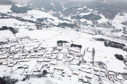 吉林松岭雪村冬季东北农村雪景