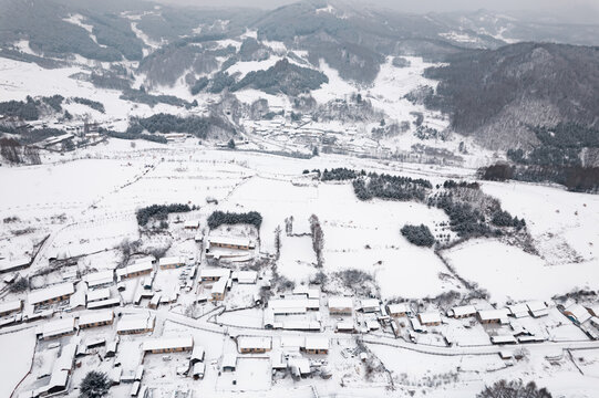 吉林松岭雪村冬季东北农村雪景