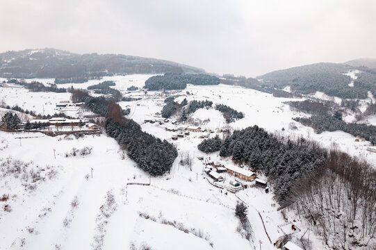 吉林松岭雪村冬季东北农村雪景