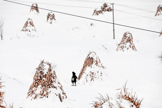 吉林松岭雪村冬季东北农村雪景