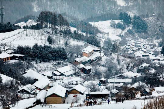 吉林松岭雪村冬季东北农村雪景