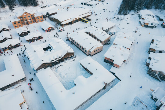 航拍雪乡雪景旅游民宿东北农村