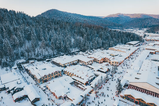 航拍雪乡雪景旅游民宿东北农村