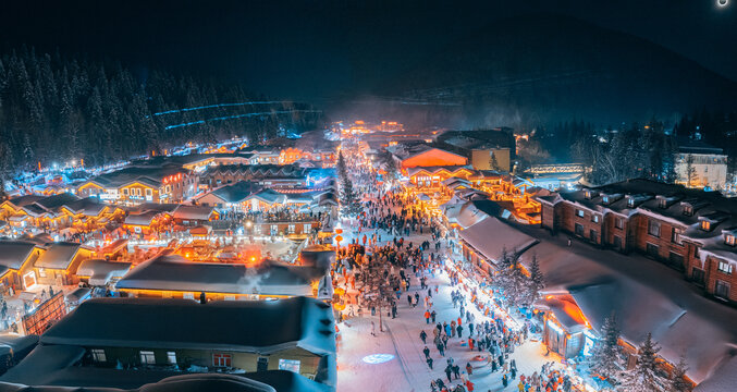 航拍雪乡夜景雪景旅游民宿东北