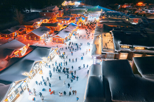 航拍雪乡夜景雪景旅游民宿东北