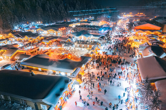 航拍雪乡夜景雪景旅游民宿东北