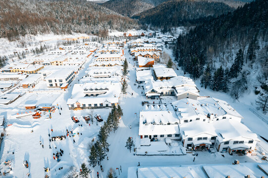 航拍雪乡雪景旅游民宿东北农村