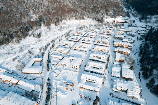 航拍雪乡雪景旅游民宿东北农村