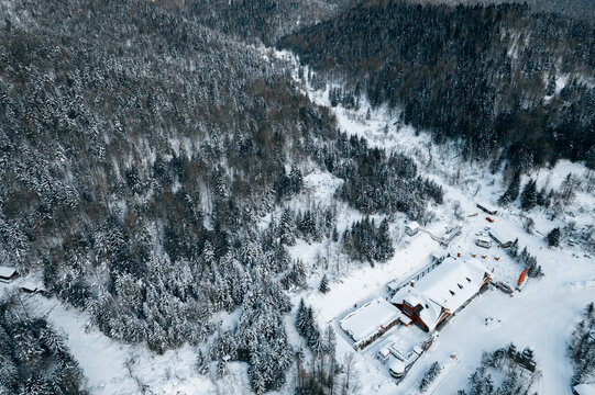 航拍雪乡雪景旅游民宿东北农村