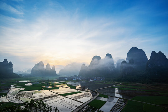 自然山峰日出雾仙境美图高清