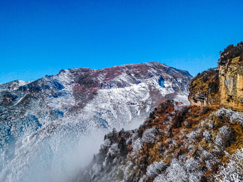 牛背山雪景