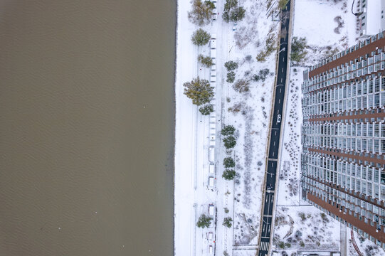 冬天雪后中国哈尔滨松花江码头