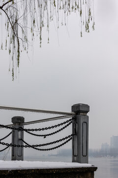 雪后常德沅江河边雪景