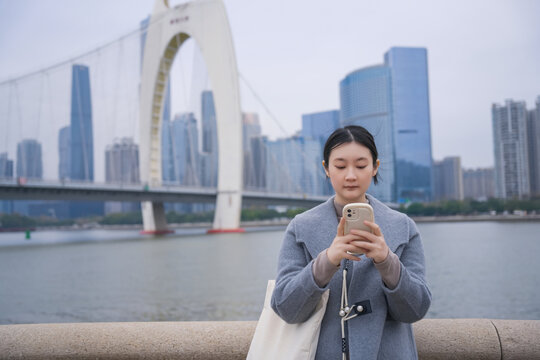 在江边自信女心游览电子邮件