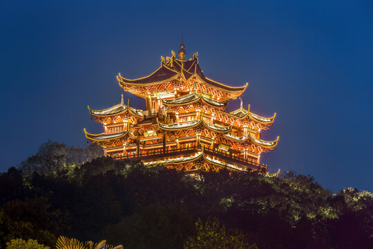 杭州西湖城隍阁夜景