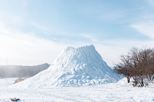 镜泊湖冬季雪山吊水楼冰瀑布