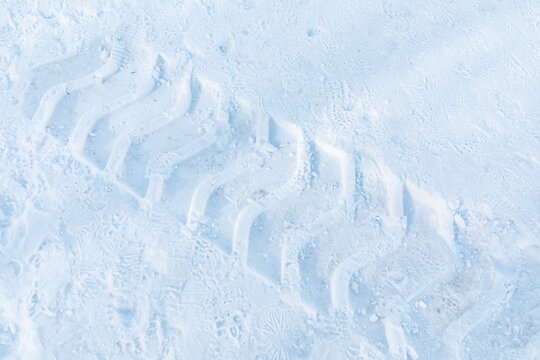 雪景白雪积雪冬天雪地轮胎印