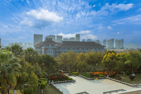 厦门集美新城蓝天白云都市风景