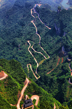 张家界天门山盘山路