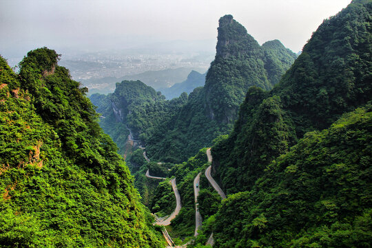 天门山盘山公路