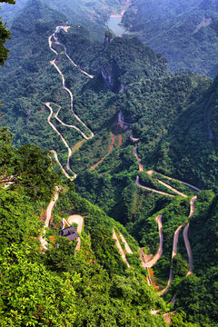 张家界天门山盘山路