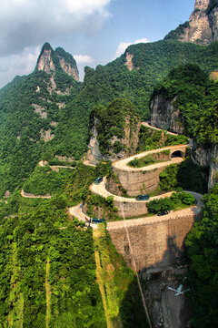 张家界天门山盘山路