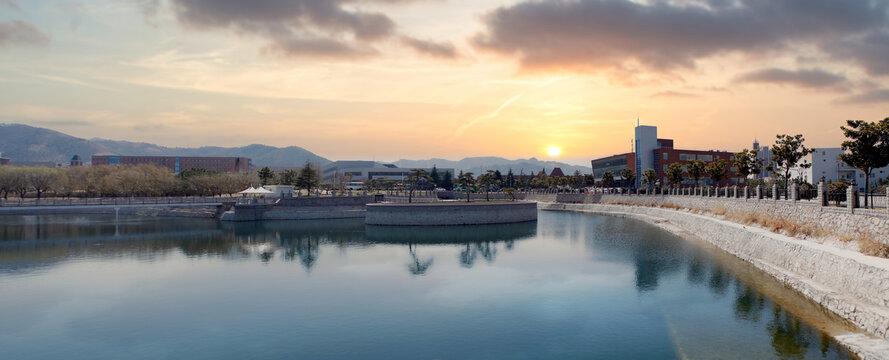 夕阳下的水上公园