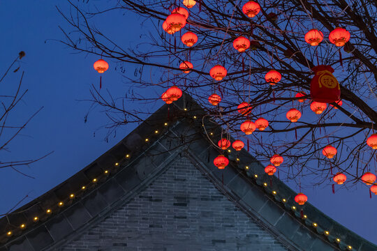 定州崇文街红灯笼与古建筑夜景