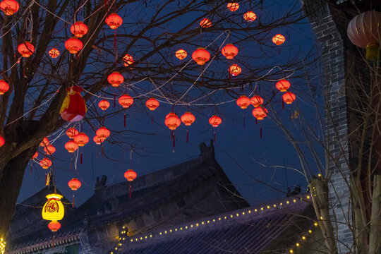 定州崇文街红灯笼与古建筑夜景