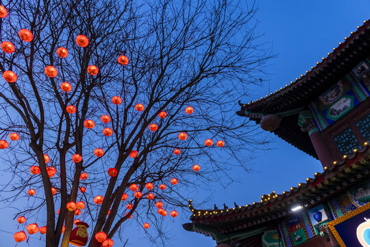 定州崇文街红灯笼与古建筑夜景