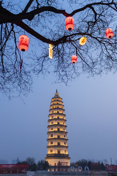 定州崇文街红灯笼与古建筑夜景